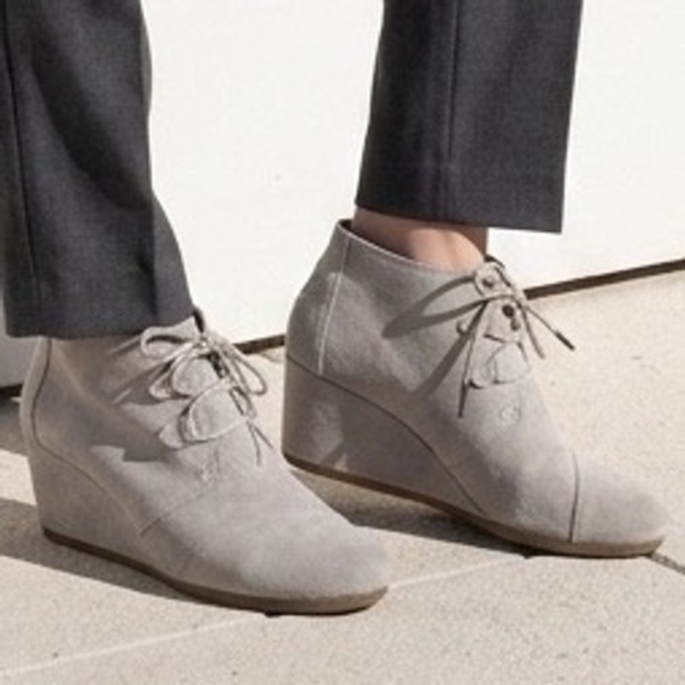 TOMS Desert Wedge Suede Lace Up Booties Gray Ankle Boots Womens 8.5 Boho Cottage